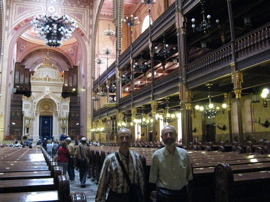 San and Laz in the magnificent Dohány Utca Templom, the largest synagogue in Europe.