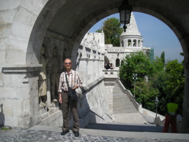 Laszlo at the Hálasz-bástya, the Fishermen's Bastion.